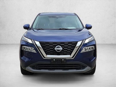 Used 2023 Nissan Rogue SV image 2