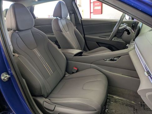 Used 2025 Hyundai Elantra SEL FWD image 28