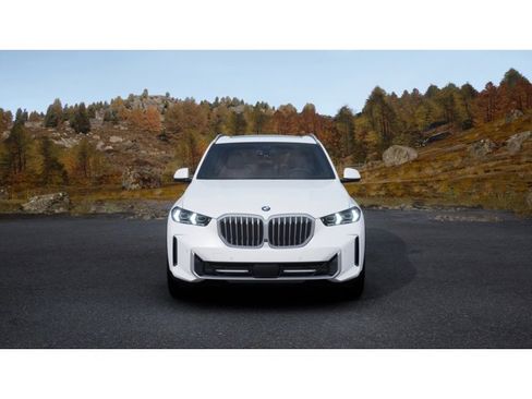New 2026 BMW X5 xDrive50e image 3