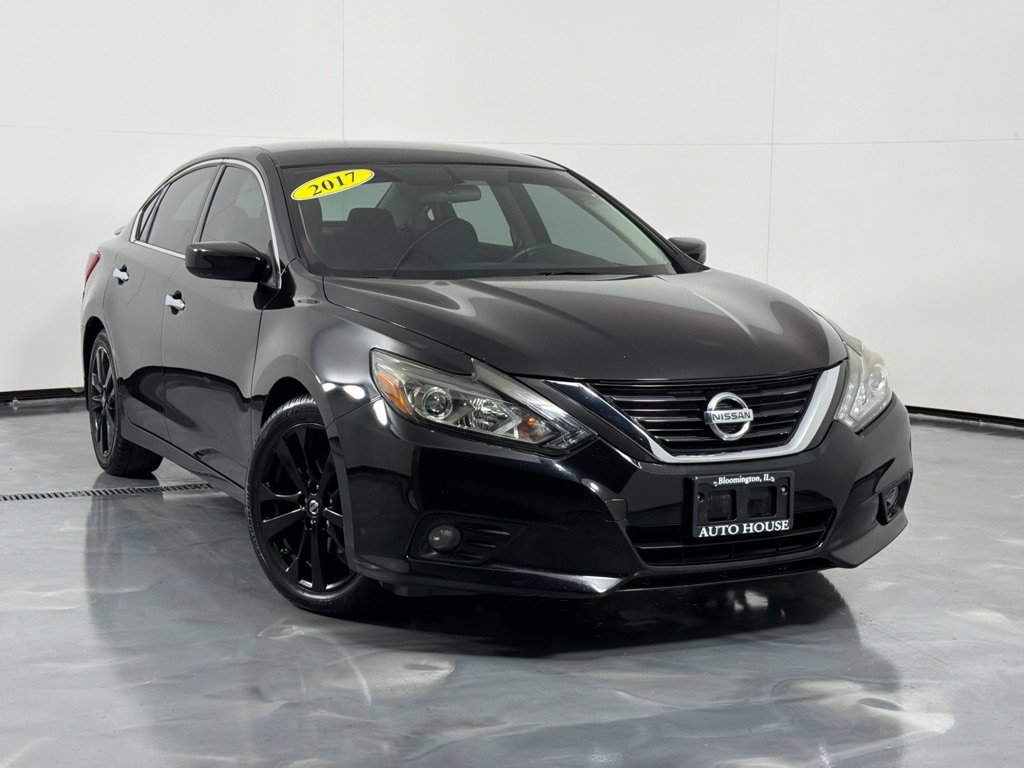 Used 2017 Nissan Altima 2.5 SR w/ Midnight Edition Package FWD image 2