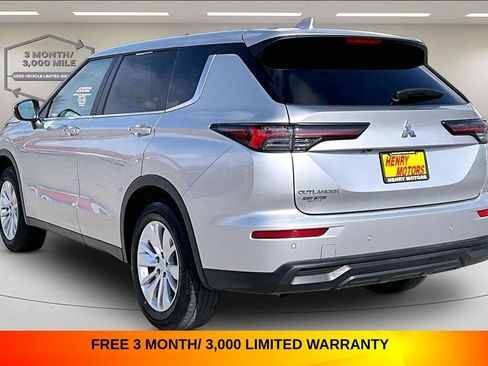 Used 2025 Mitsubishi Outlander ES AWD/4WD image 4