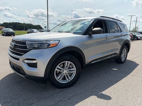 Used 2024 Ford Explorer XLT w/ Equipment Group 202A AWD/4WD image 3