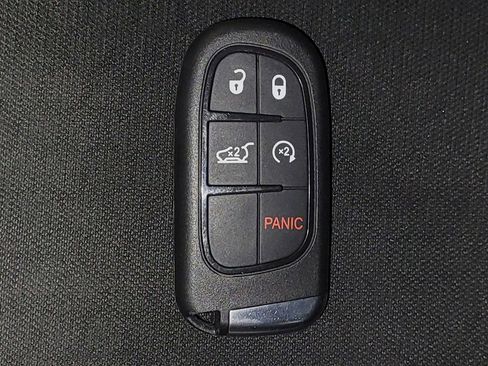 Used 2020 Jeep Cherokee Latitude Plus FWD image 32