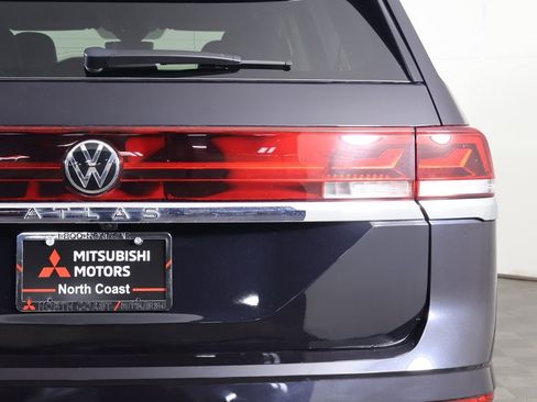 Used 2025 Volkswagen Atlas SE image 17