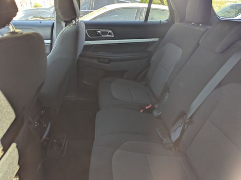 Used 2016 Ford Explorer XLT image 14