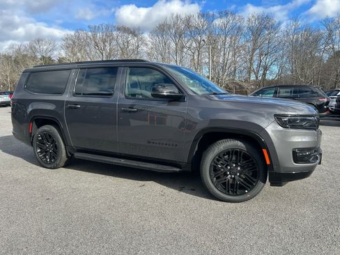 New 2025 Jeep Wagoneer L Series II w/ Premium Group I image 3