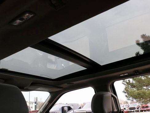 Used 2025 Ford F250 Platinum w/ Platinum Plus Package image 28