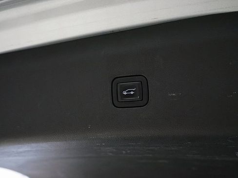 Used 2020 Buick Enclave Essence image 52