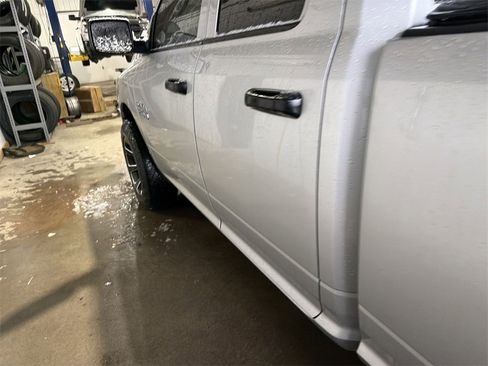 Used 2017 RAM 1500 Express image 10