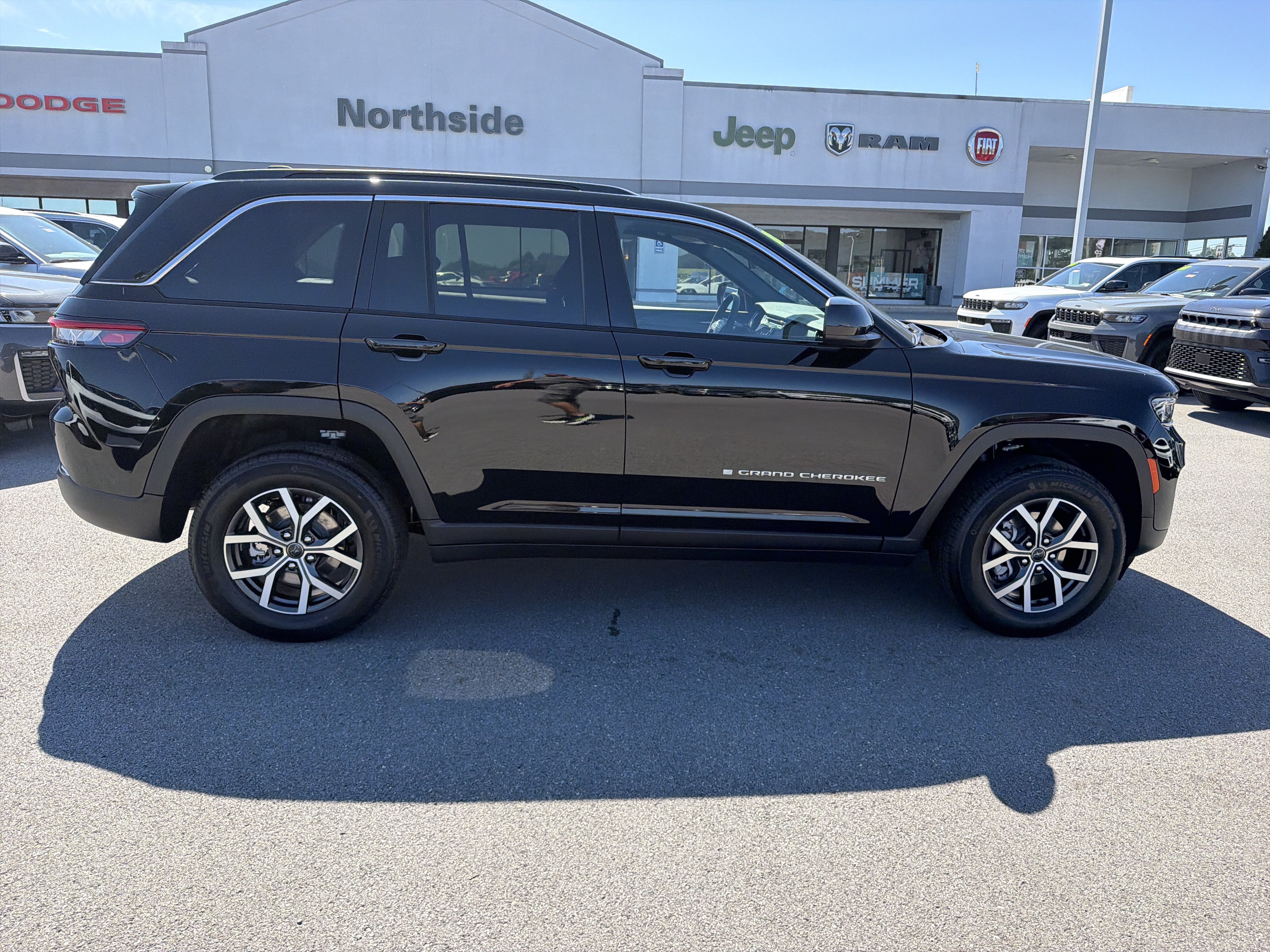 New 2027 Jeep Grand Cherokee Laredo X AWD/4WD image 5