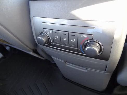 Used 2013 Toyota Highlander SE image 24
