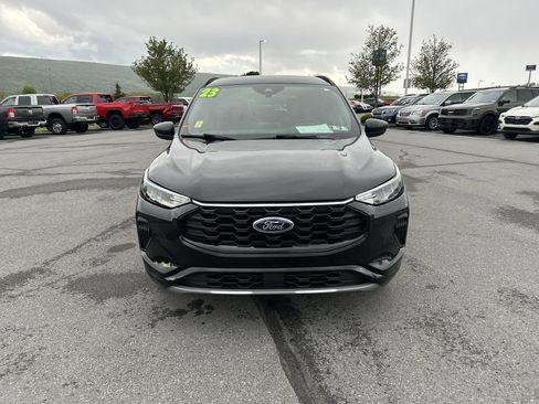 Used 2023 Ford Escape ST-Line AWD/4WD image 2