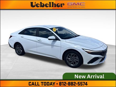 Used 2024 Hyundai Elantra SEL FWD image 2