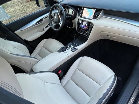 Used 2019 INFINITI QX50 Essential w/ Proactive Package image 28