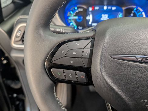 Used 2022 Chrysler Pacifica Touring-L w/ S Appearance Package FWD image 21