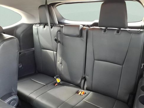 Used 2024 Toyota Highlander XLE image 20