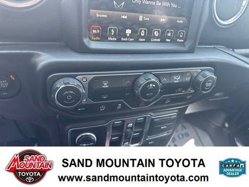 Used 2018 Jeep Wrangler Unlimited Sahara AWD/4WD image 21