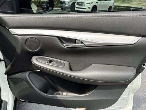 Used 2021 INFINITI QX50 Luxe w/ Accent Package image 12