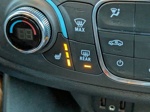 Used 2023 Chevrolet Traverse LT image 27