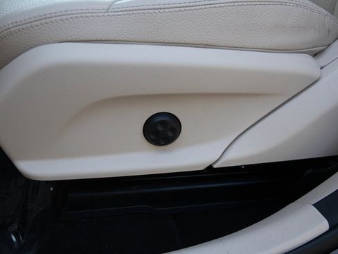 Used 2020 Mercedes-Benz GLC 300 4MATIC image 19