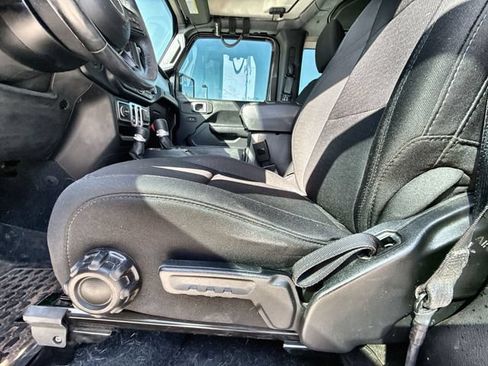 Used 2020 Jeep Wrangler Sport AWD/4WD image 12