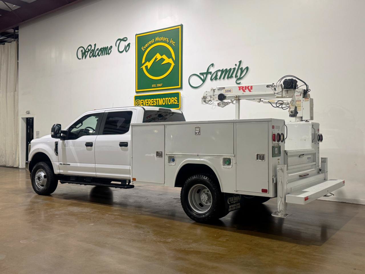 Used 2018 Ford F350 XL w/ Power Equipment Group AWD/4WD image 6
