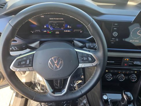 Used 2024 Volkswagen Taos SE FWD image 19