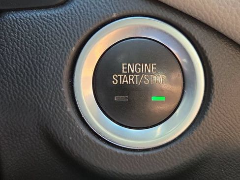 Used 2021 Chevrolet Equinox LS w/ LS Convenience Package FWD image 24
