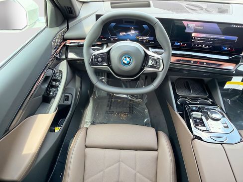 New 2026 BMW i5 eDrive40 image 17