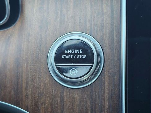 Used 2025 Mercedes-Benz C 300 4MATIC Sedan image 40