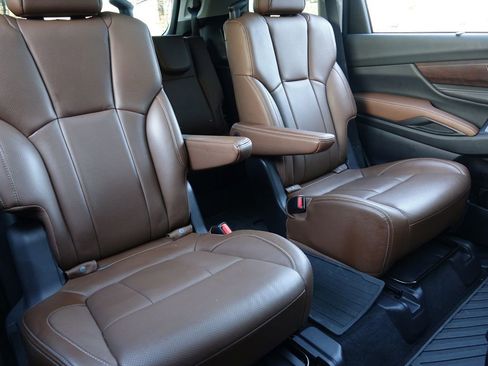 Used 2023 Subaru Ascent Touring image 10