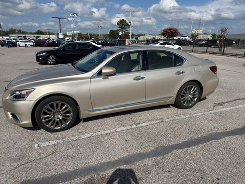 Used 2016 Lexus LS 460 w/ Comfort Package RWD image 1