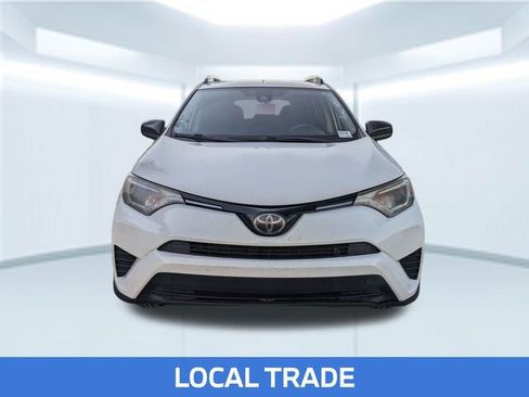 Used 2018 Toyota RAV4 LE image 2
