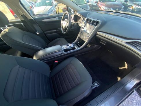Used 2020 Ford Fusion SE image 12