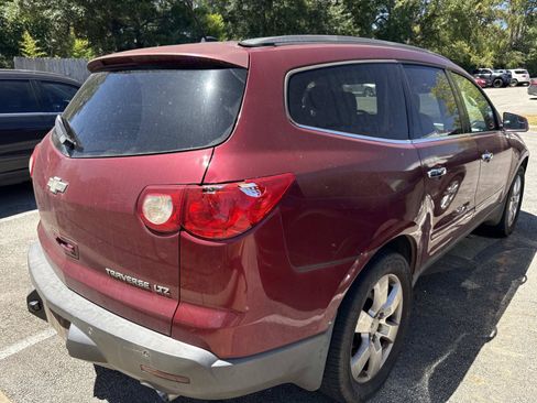 Used 2011 Chevrolet Traverse LTZ FWD image 4