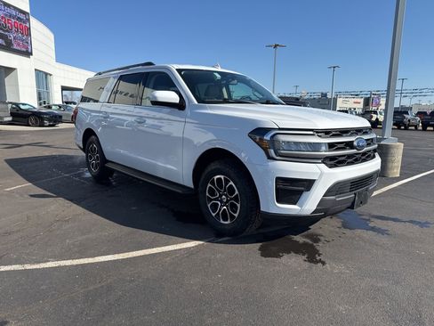 Used 2024 Ford Expedition Max XLT image 3