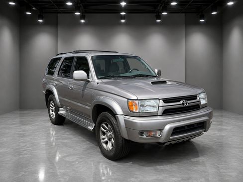Used 2002 Toyota 4Runner SR5 AWD/4WD image 6