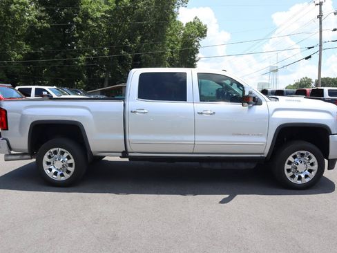 Used 2019 GMC Sierra 2500 Denali w/ Duramax Plus Package AWD/4WD image 4