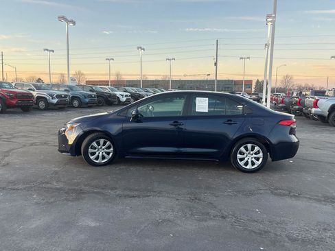 Used 2023 Toyota Corolla LE image 4