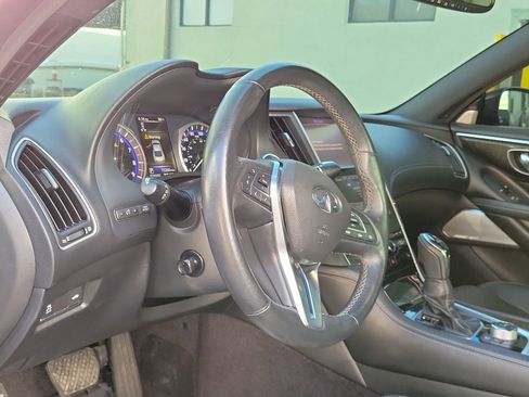 Used 2017 INFINITI Q60 3.0t w/ Premium Plus Package 3.0T AWD/4WD image 11