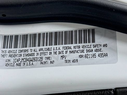 Used 2016 Jeep Cherokee Latitude w/ Comfort/Convenience Group AWD/4WD image 39