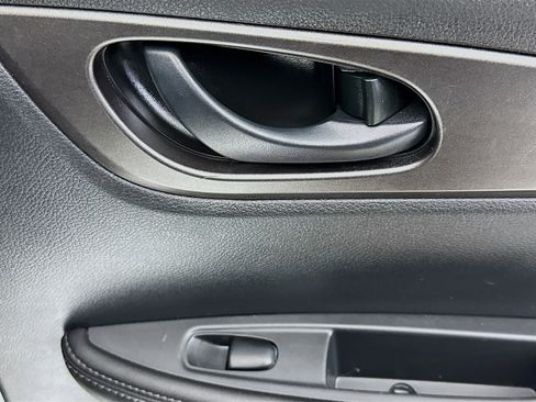 Used 2021 Nissan Rogue Sport S image 29