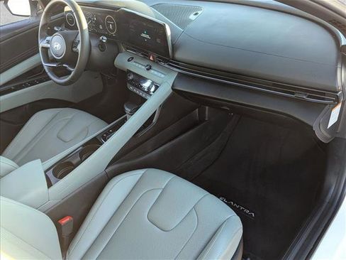 Certified 2025 Hyundai Elantra Limited image 21