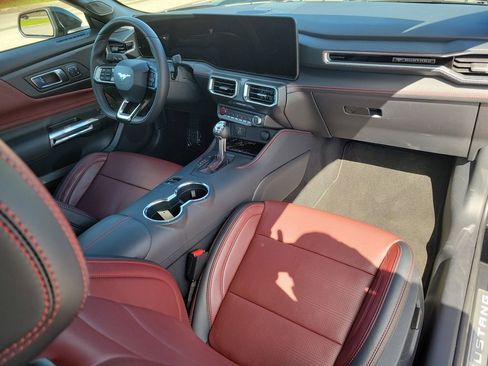 Used 2025 Ford Mustang Premium image 35