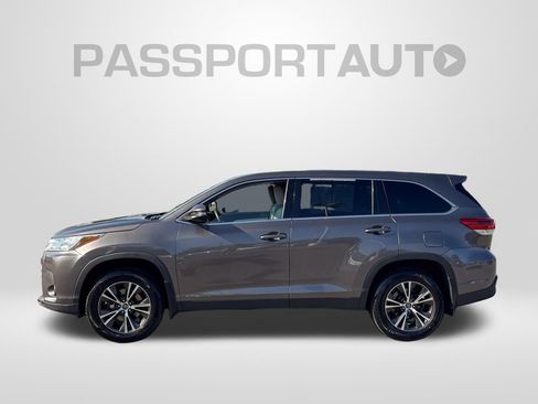 Used 2019 Toyota Highlander LE AWD/4WD image 2