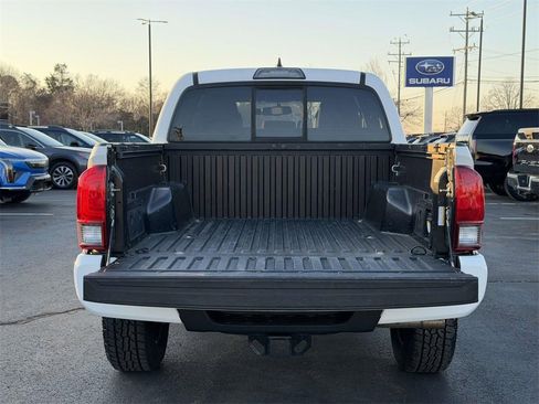 Used 2016 Toyota Tacoma TRD Sport w/ Towing Package image 14