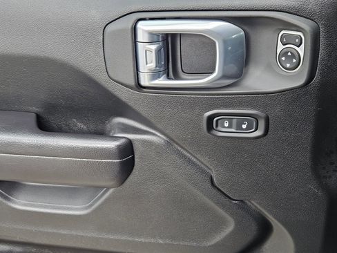 Used 2021 Jeep Gladiator Sport image 30