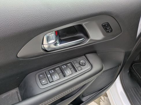 New 2026 Chrysler Pacifica Select w/ S Appearance Package image 12