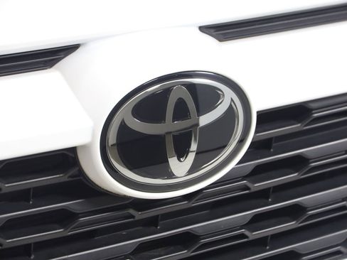 Used 2024 Toyota RAV4 XLE w/ Convenience Package AWD/4WD image 16