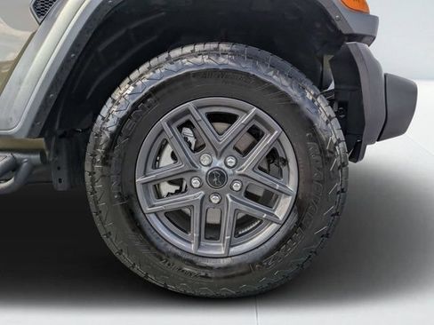 Used 2025 Jeep Wrangler Sport AWD/4WD image 10